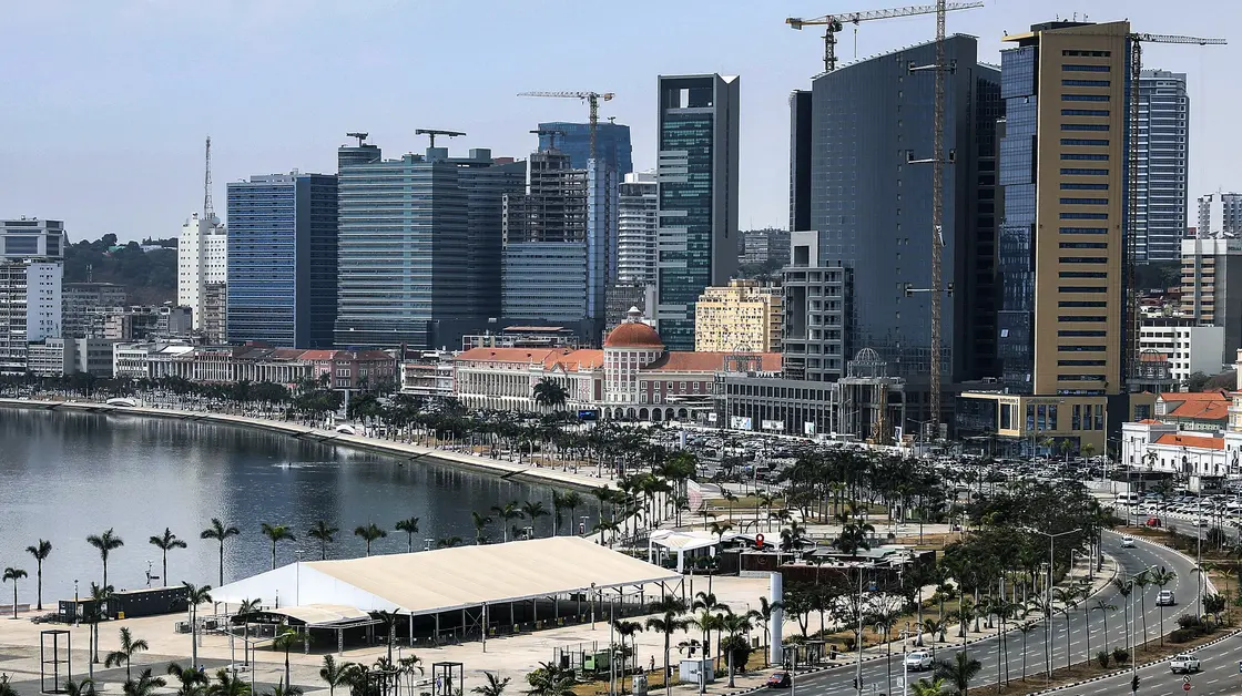 Vista da baía e do centro empresarial de Luanda